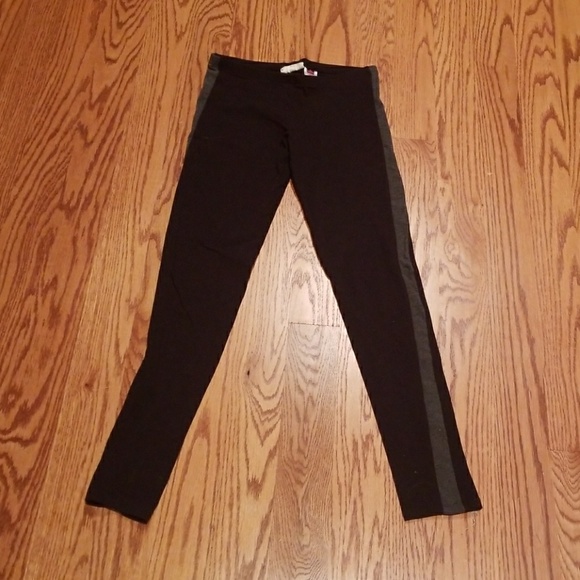 SO Pants - Gray striped leggings SO Pants - Gray striped leggings